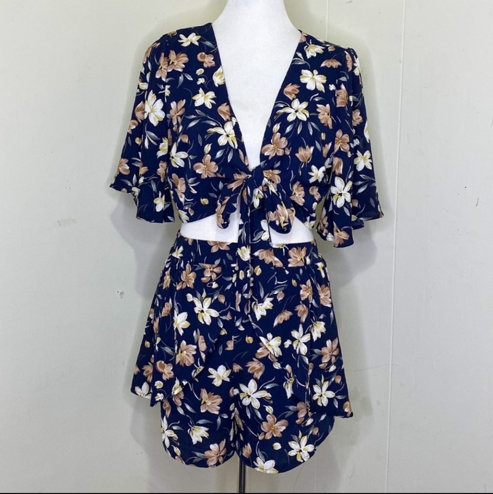 2pc Short Set - Picture 2 of 9